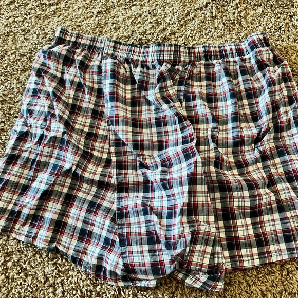 -Comfy shorts to wear to bed and lounge around in - Picture 4 of 5